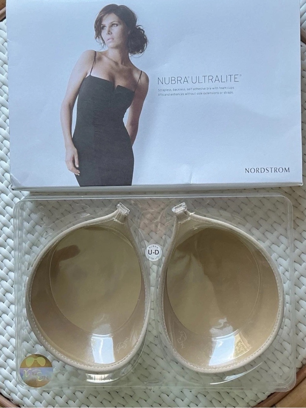 NWT NORDSTROM NUBRA ULTRALITE NUDE SIZE D FOAM ADHESIVE BRA